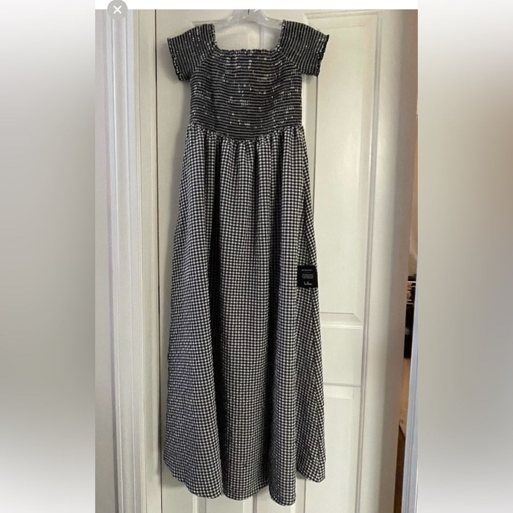 New Lulu’s Black & White Long Dress (Large)